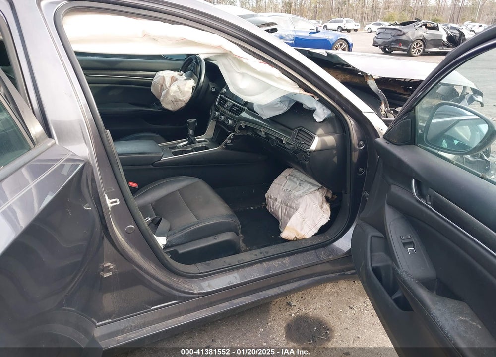 2018 HONDA ACCORD VIN: 1HGCV1F33JA258631