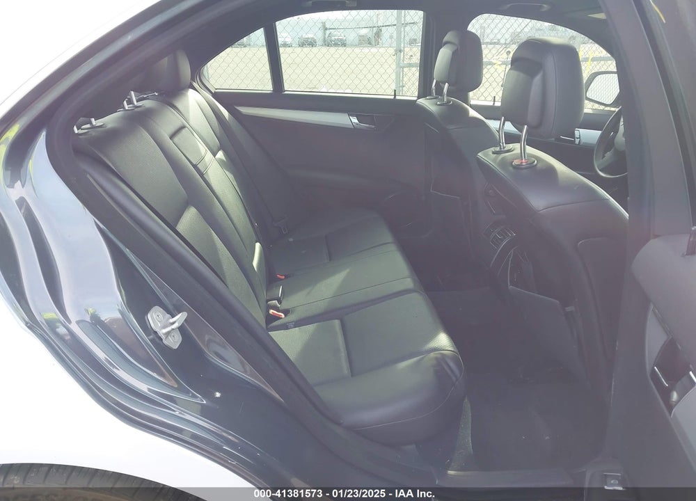 2009 MERCEDES-BENZ C 300 VIN: WDDGF54X09R041051