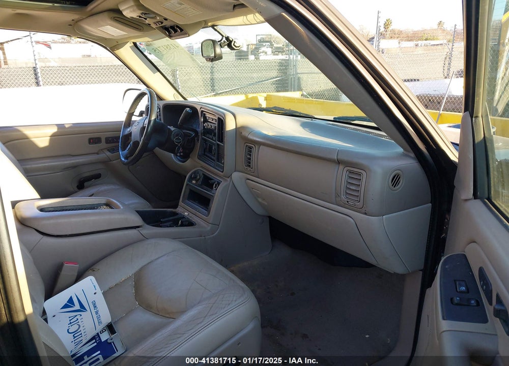 2005 CHEVROLET SUBURBAN 1500 LT VIN: 3GNFK16Z65G222083