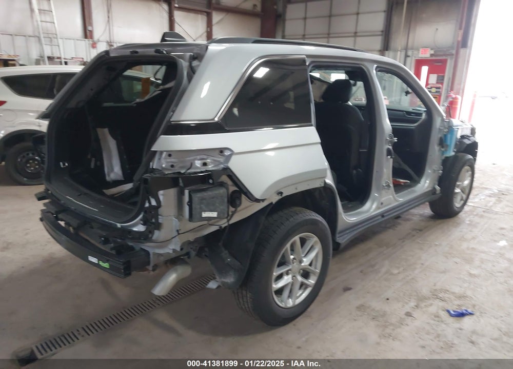 2024 JEEP GRAND CHEROKEE LAREDO X 4X4 VIN: 1C4RJHAG7RC179888