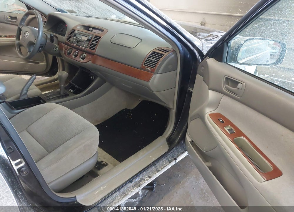 2004 TOYOTA CAMRY LE VIN: 4T1BE32KX4U337912