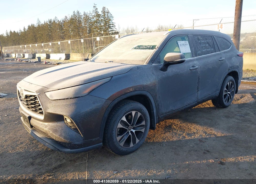 2022 TOYOTA HIGHLANDER XLE VIN: 5TDGZRBH8NS585412