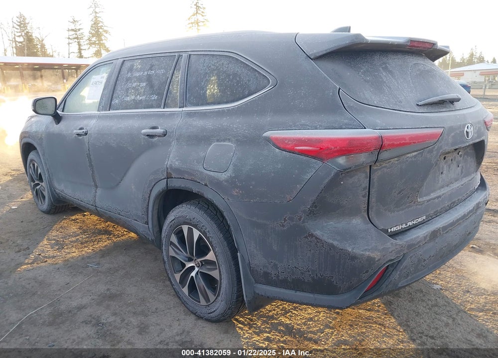 2022 TOYOTA HIGHLANDER XLE VIN: 5TDGZRBH8NS585412