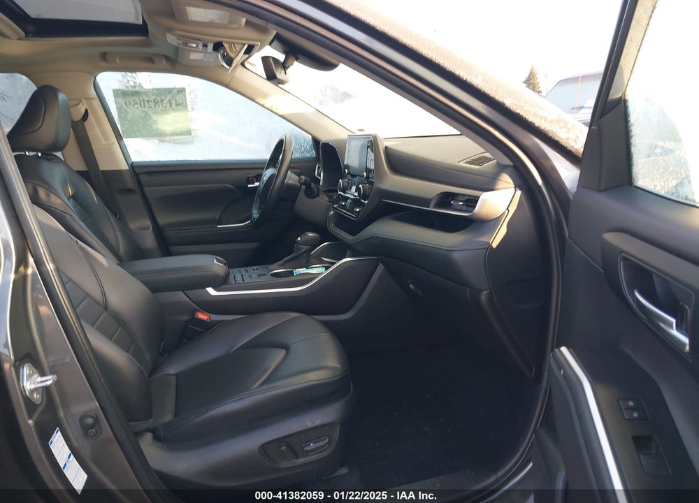 2022 TOYOTA HIGHLANDER XLE VIN: 5TDGZRBH8NS585412