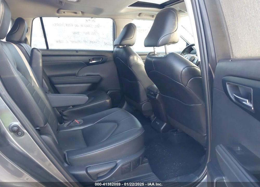 2022 TOYOTA HIGHLANDER XLE VIN: 5TDGZRBH8NS585412