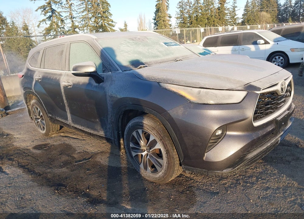 2022 TOYOTA HIGHLANDER XLE VIN: 5TDGZRBH8NS585412