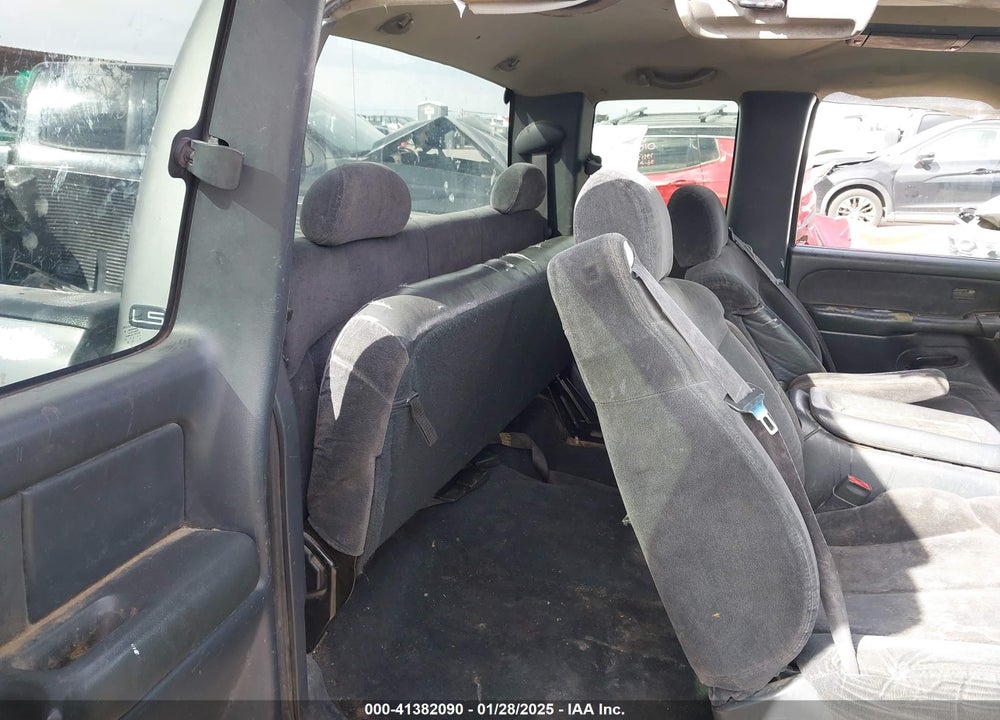 2000 CHEVROLET SILVERADO 1500 LS VIN: 2GCEC19T8Y1134321