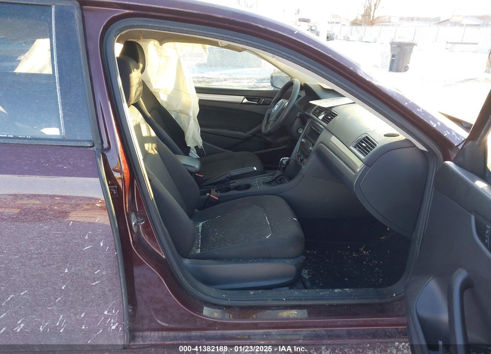 2013 VOLKSWAGEN PASSAT VIN: 1VWAP7A33DC048708