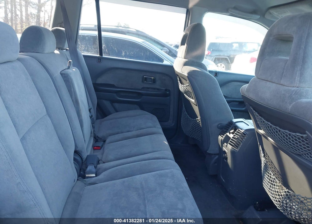 2005 HONDA PILOT EX VIN: 5FNYF18465B014623