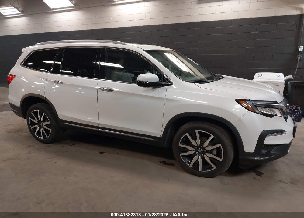 2021 HONDA PILOT AWD TOURING 7 PASSENGER VIN: 5FNYF6H64MB040747