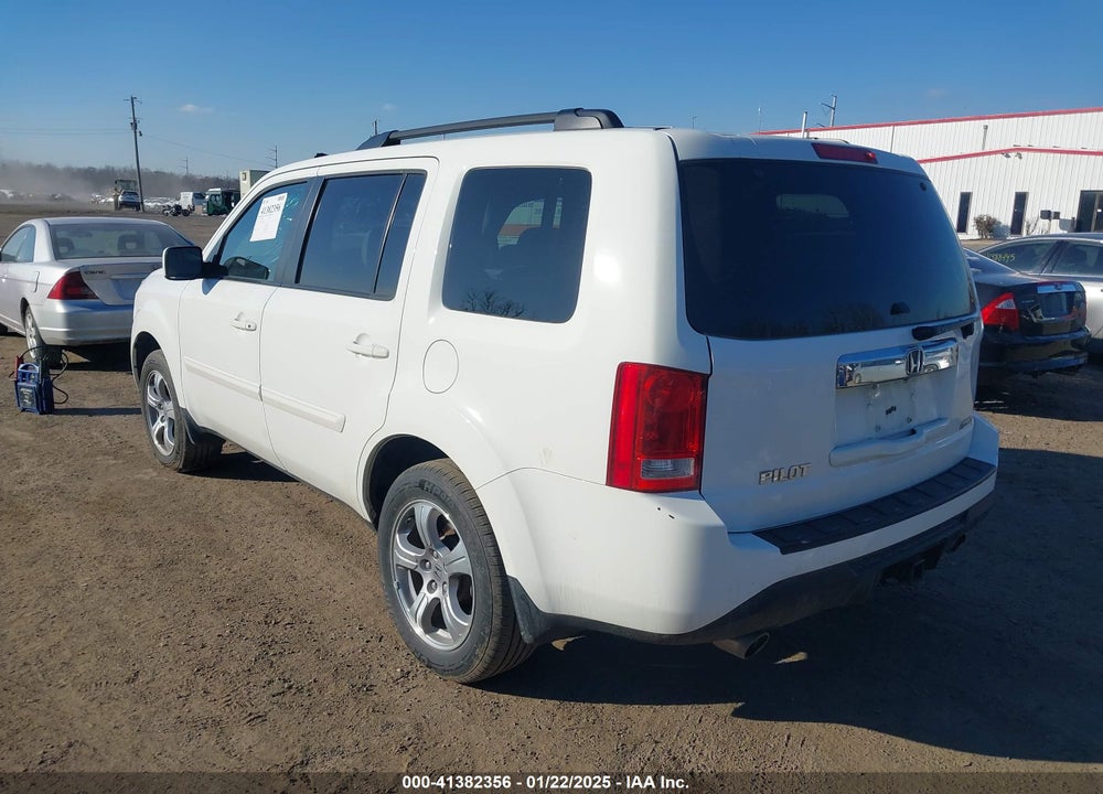 2015 HONDA PILOT EX VIN: 5FNYF4H43FB051664