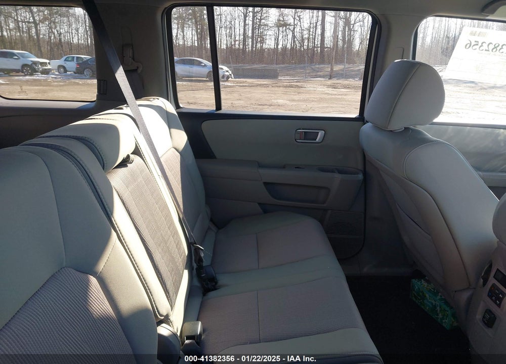2015 HONDA PILOT EX VIN: 5FNYF4H43FB051664