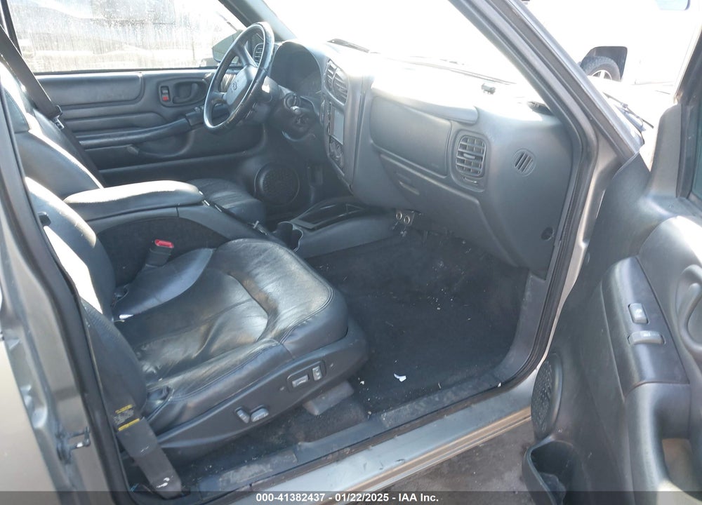 2001 CHEVROLET BLAZER LT VIN: 1GNDT13WX12195102