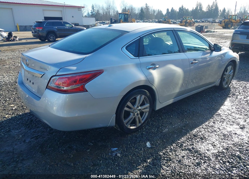 2013 NISSAN ALTIMA VIN: 1N4BL3AP5DN584942