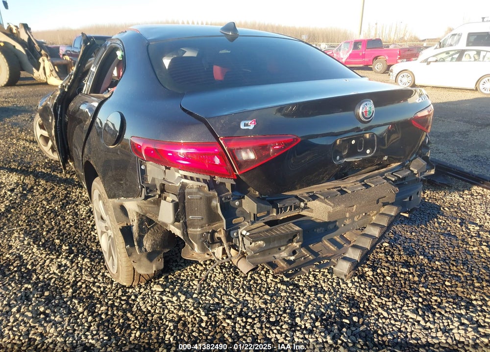 2017 ALFA ROMEO GIULIA VIN: ZARFAEDN3H7532376