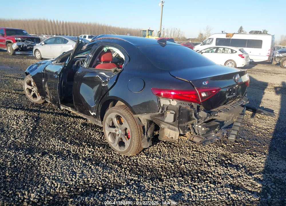 2017 ALFA ROMEO GIULIA VIN: ZARFAEDN3H7532376