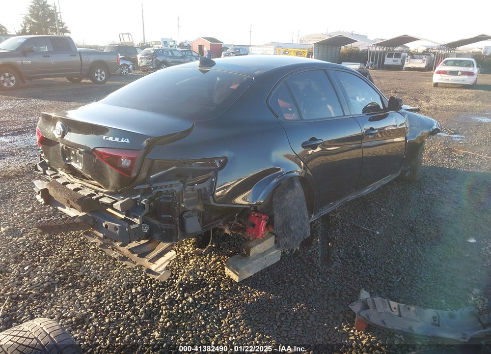 2017 ALFA ROMEO GIULIA VIN: ZARFAEDN3H7532376