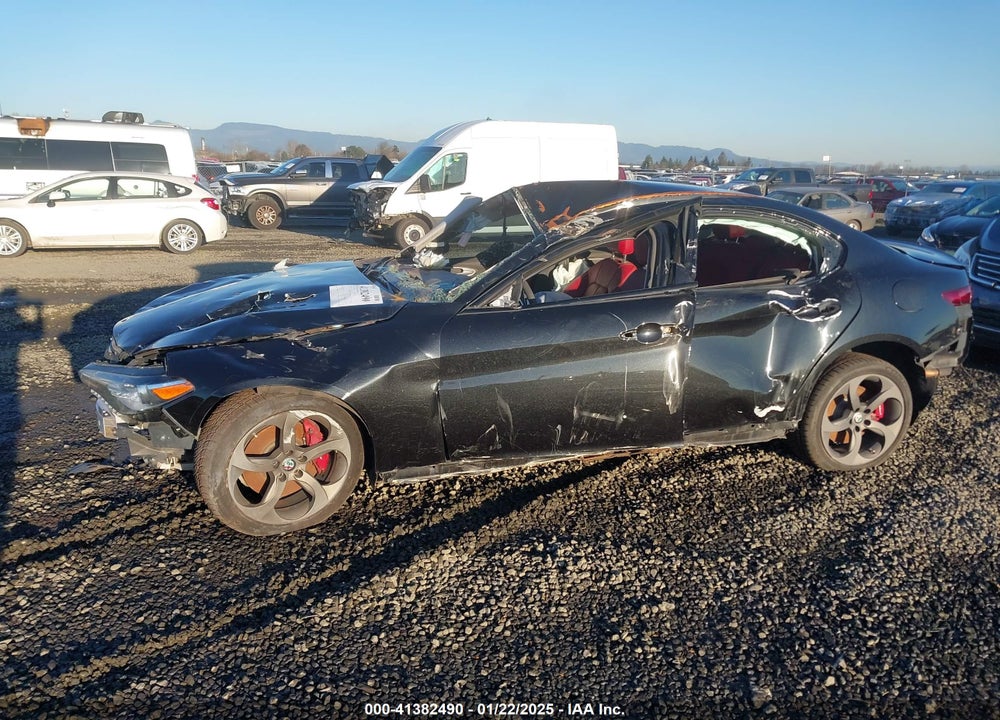 2017 ALFA ROMEO GIULIA VIN: ZARFAEDN3H7532376