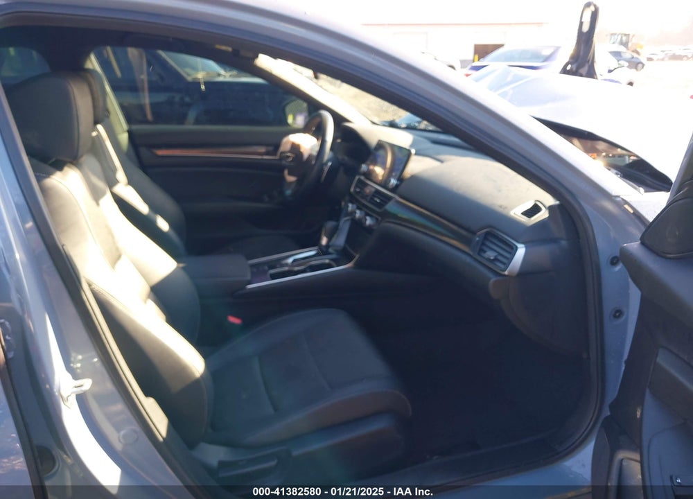 2022 HONDA ACCORD VIN: 1HGCV1F31NA106367