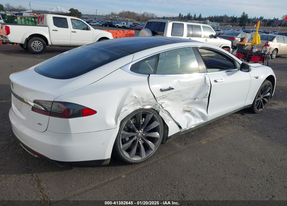 2014 TESLA MODEL S VIN: 5YJSA1H1XEFP62494