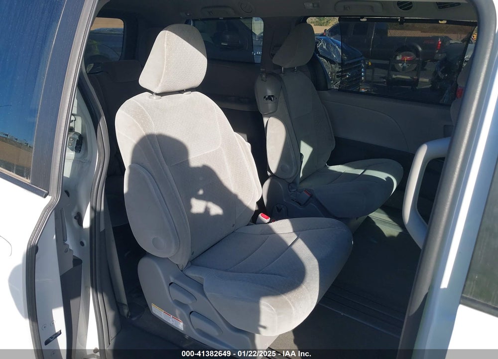 2015 TOYOTA SIENNA LE 8 PASSENGER VIN: 5TDKK3DC0FS541189