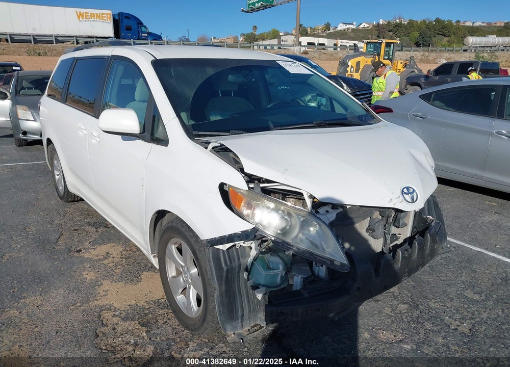 2015 TOYOTA SIENNA LE 8 PASSENGER VIN: 5TDKK3DC0FS541189