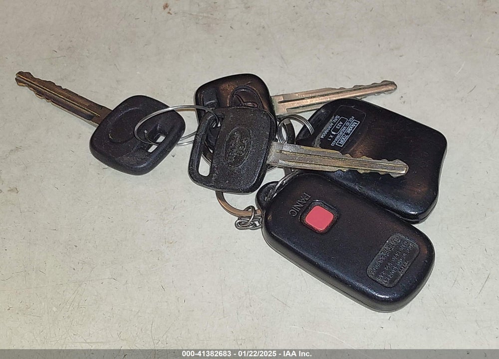 2003 TOYOTA CAMRY LE VIN: 4T1BE32K93U147095