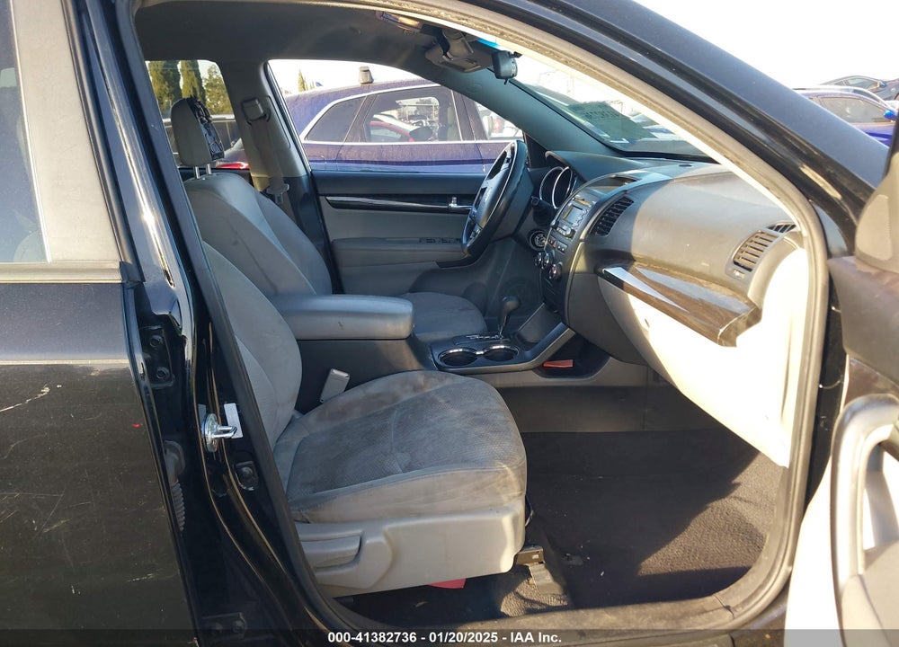 2012 KIA SORENTO LX VIN: 5XYKT3A10CG284303