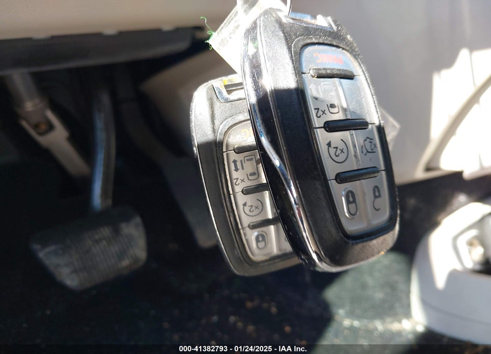 2017 CHRYSLER PACIFICA VIN: 2C4RC1EG8HR653560