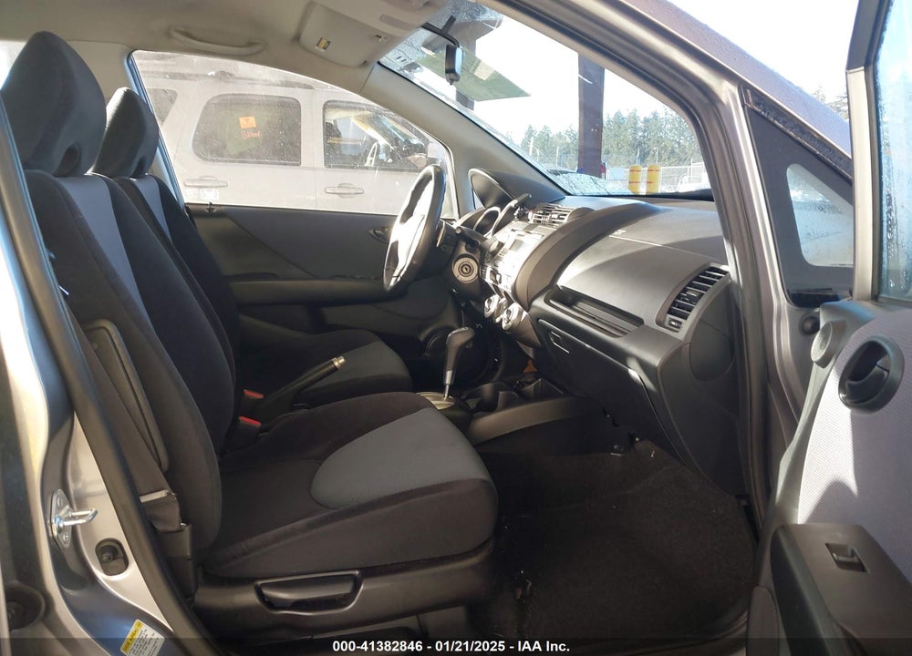 2007 HONDA FIT VIN: JHMGD38657S034509