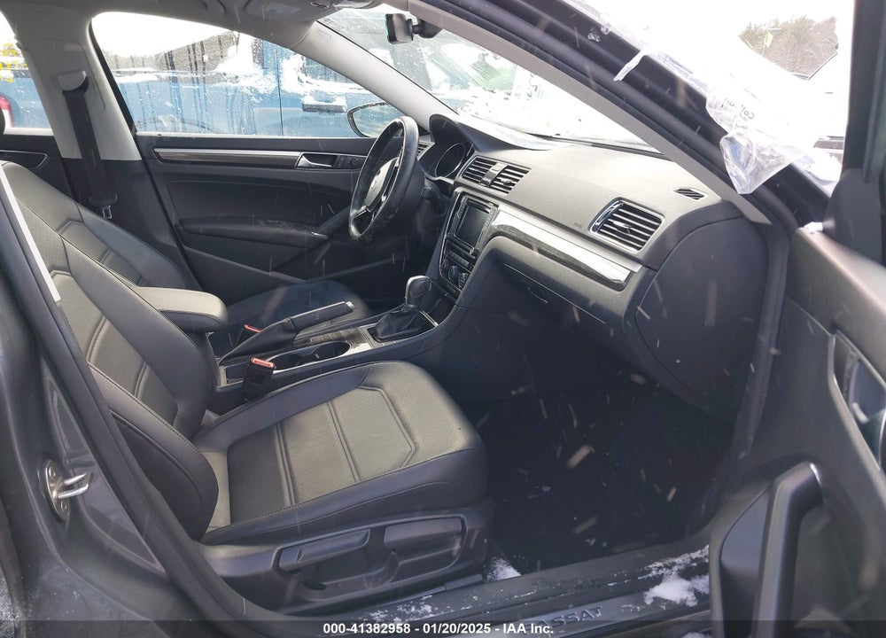 2018 VOLKSWAGEN PASSAT VIN: 1VWBA7A35JC031071