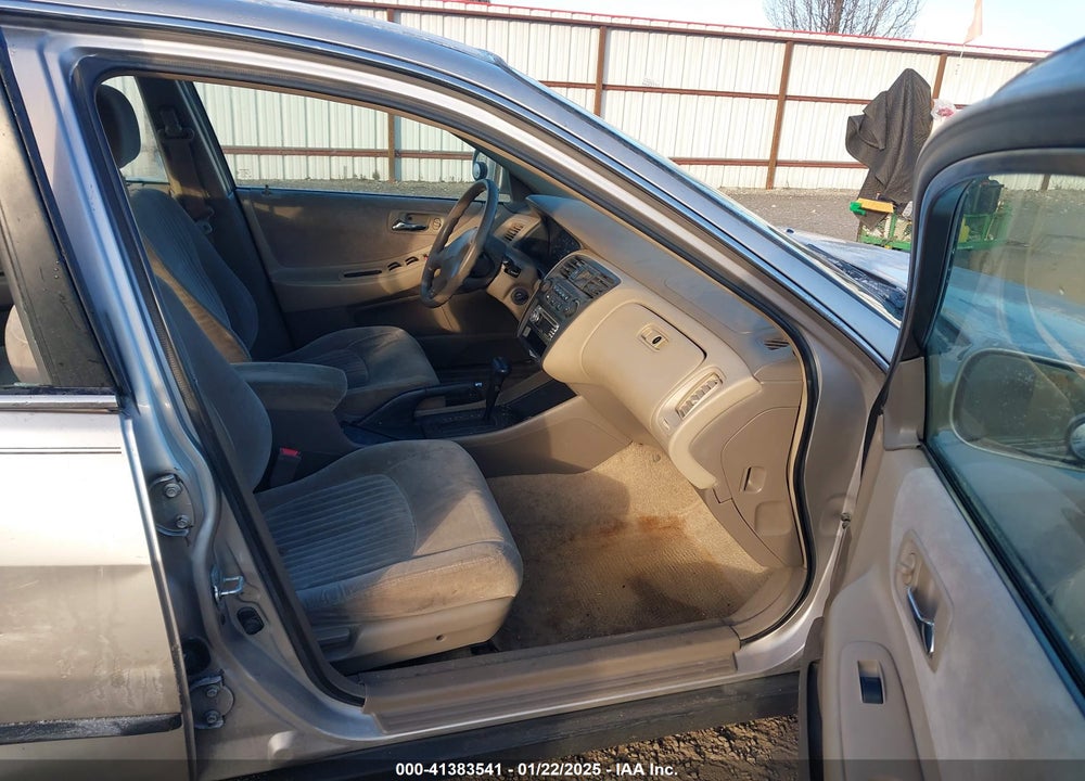 1998 HONDA ACCORD LX V6 VIN: 1HGCG1647WA022039