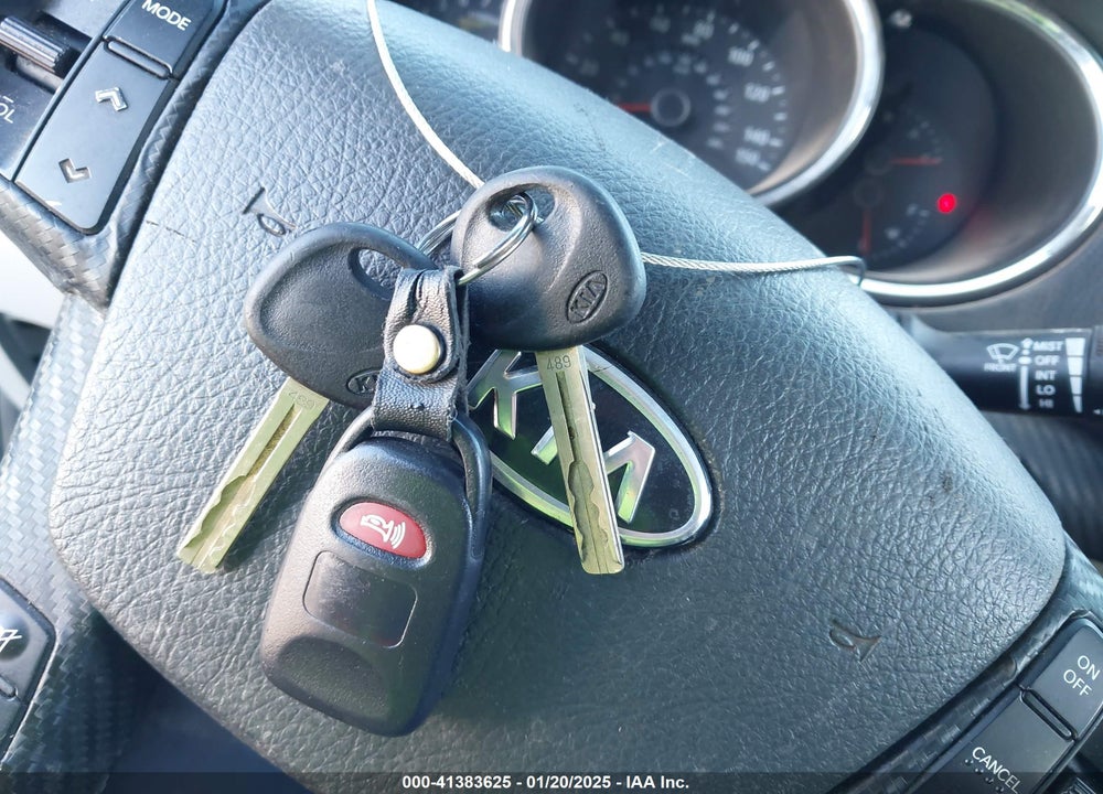 2013 KIA SORENTO LX V6 VIN: 5XYKT4A21DG402584