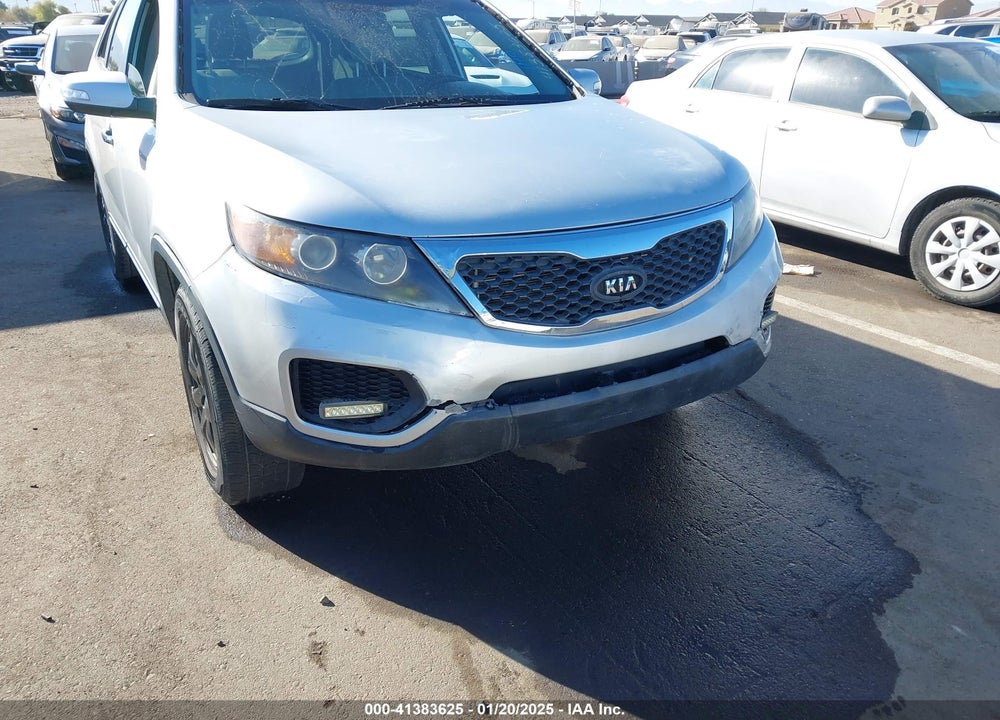 2013 KIA SORENTO LX V6 VIN: 5XYKT4A21DG402584