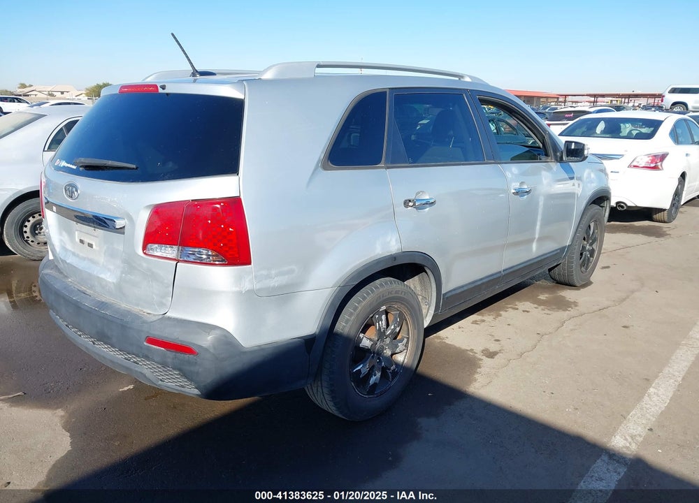 2013 KIA SORENTO LX V6 VIN: 5XYKT4A21DG402584