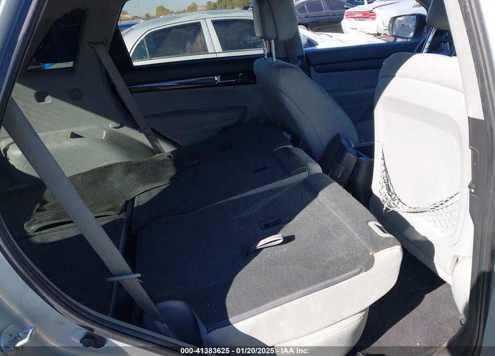 2013 KIA SORENTO LX V6 VIN: 5XYKT4A21DG402584