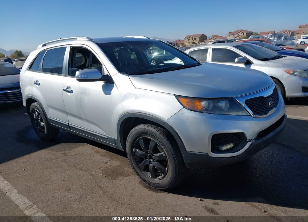 2013 KIA SORENTO LX V6 VIN: 5XYKT4A21DG402584