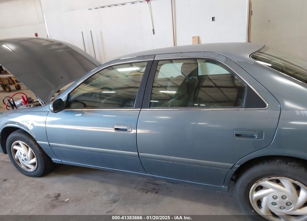 2000 TOYOTA CAMRY LE VIN: JT2BG22K6Y0401362