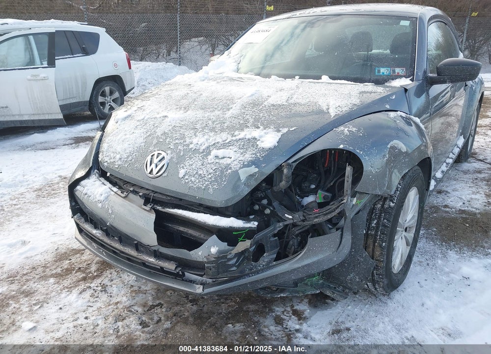 2016 VOLKSWAGEN BEETLE VIN: 3VWF17AT8GM636274