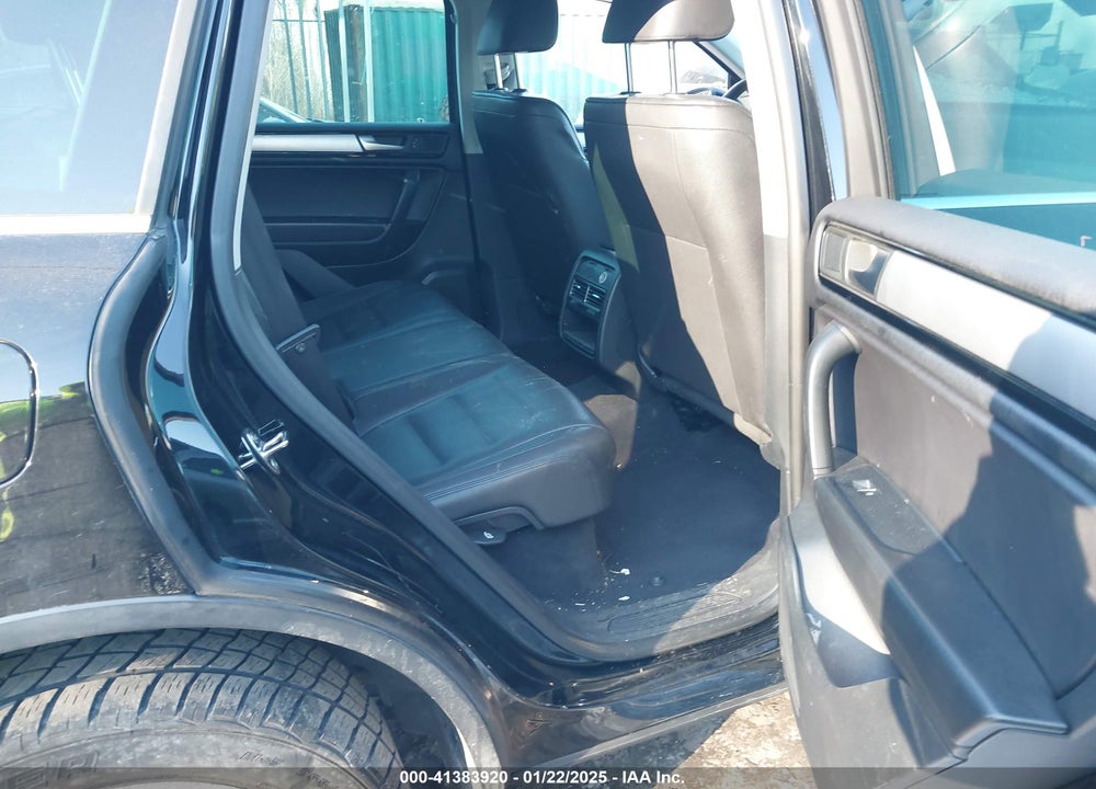 2014 VOLKSWAGEN TOUAREG 3.6L SPORT VIN: WVGEF9BP8ED005669