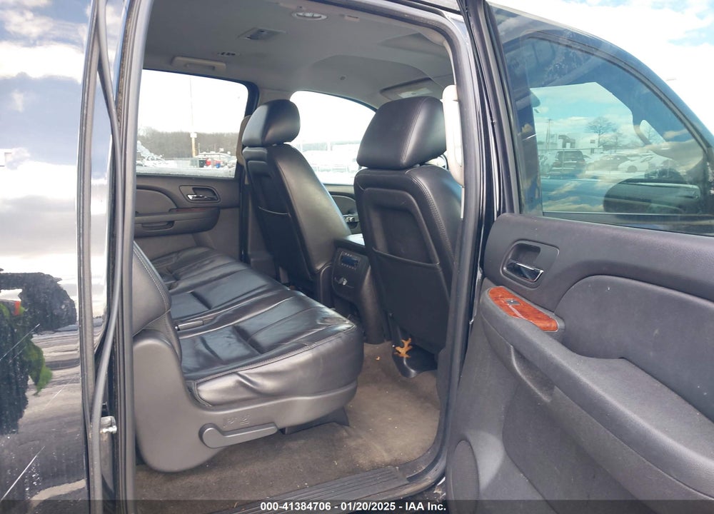 2014 CHEVROLET SUBURBAN 1500 LT VIN: 1GNSKJE79ER112014