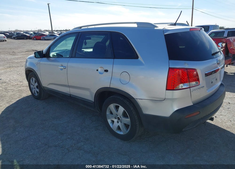 2013 KIA SORENTO LX V6 VIN: 5XYKT4A24DG338170