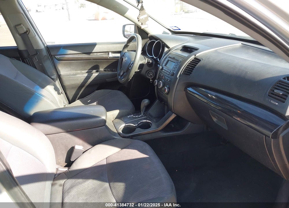 2013 KIA SORENTO LX V6 VIN: 5XYKT4A24DG338170