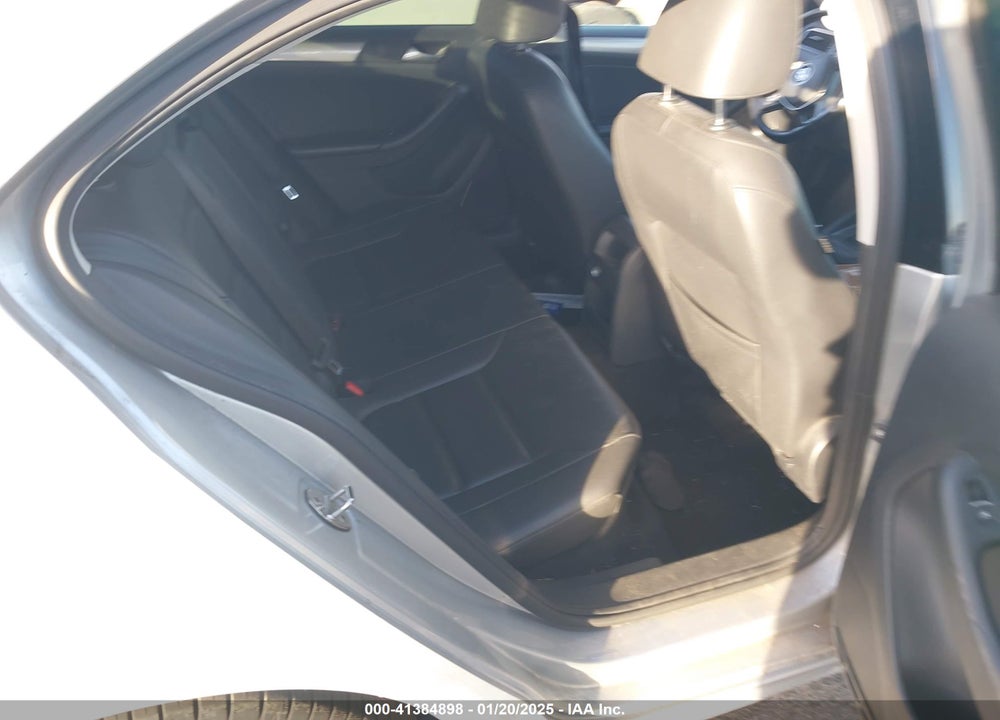 2015 VOLKSWAGEN JETTA 1.8T SE VIN: 3VWD17AJ5FM220946