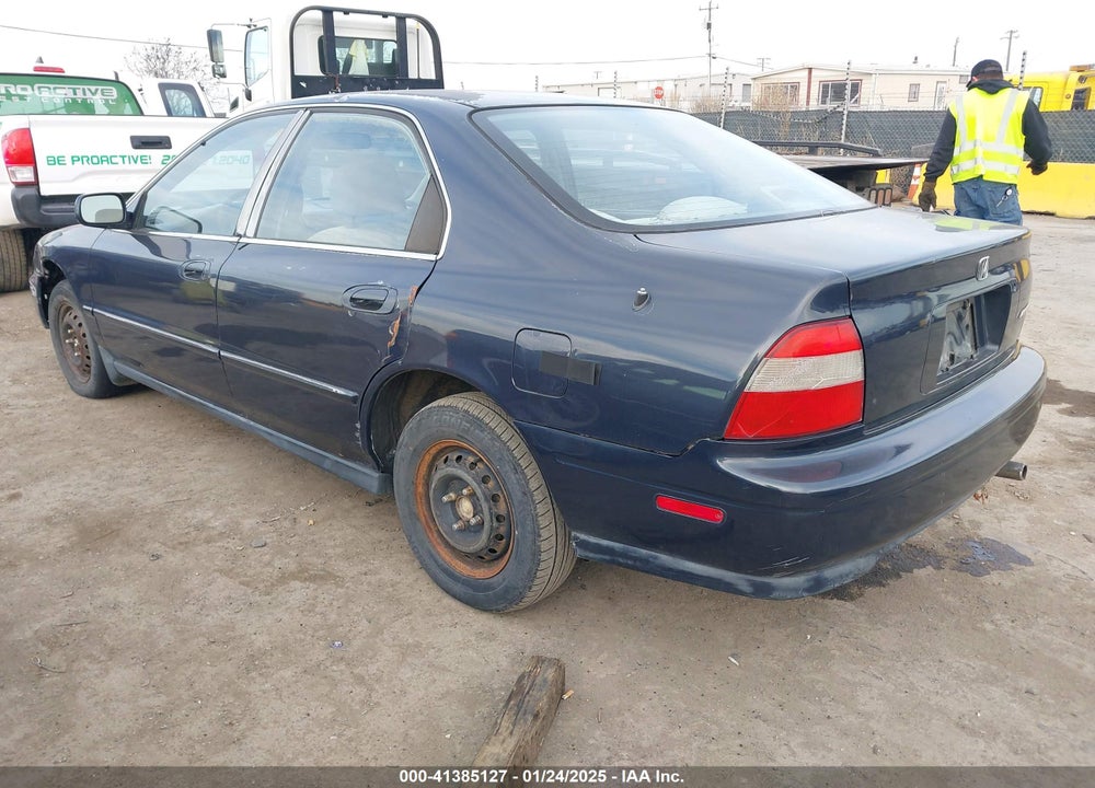 1995 HONDA ACCORD LX/EX VIN: 1HGCD5632SA075930