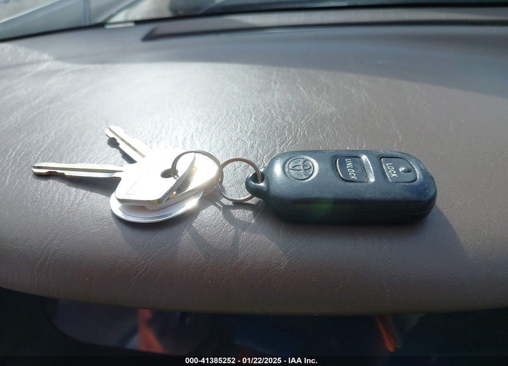 2000 TOYOTA CAMRY LE VIN: JT2BG22K3Y0467304