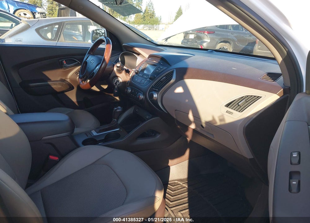 2014 HYUNDAI TUCSON SE VIN: KM8JUCAG8EU858236