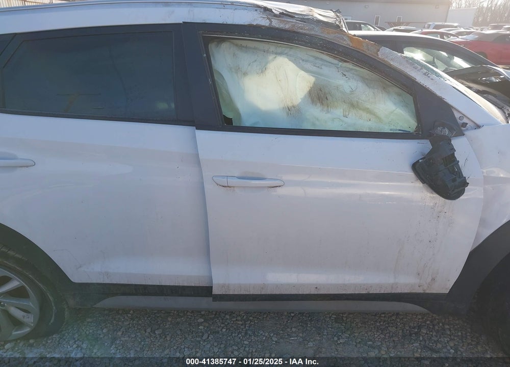 2017 HYUNDAI TUCSON SE VIN: KM8J3CA49HU390658