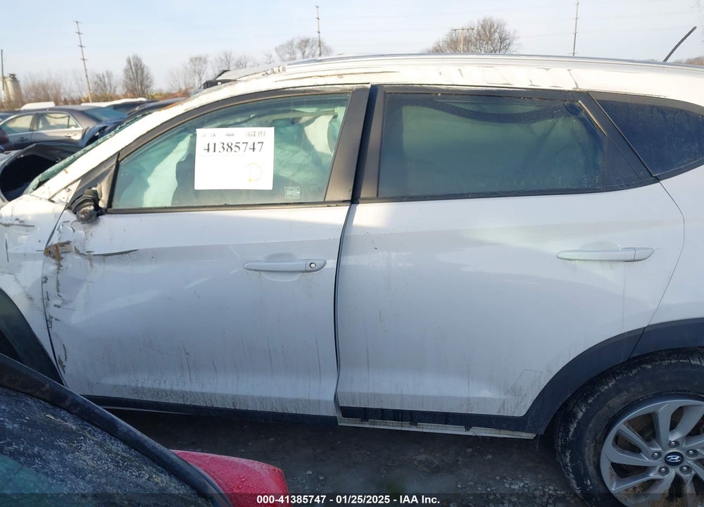 2017 HYUNDAI TUCSON SE VIN: KM8J3CA49HU390658