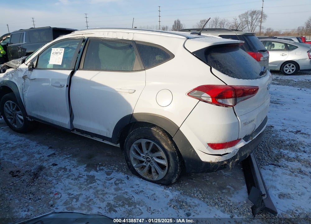2017 HYUNDAI TUCSON SE VIN: KM8J3CA49HU390658